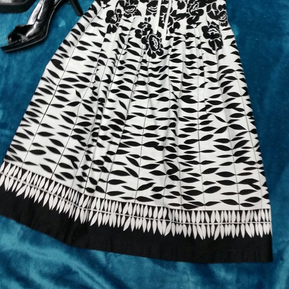 Robbie Bee Dress - Picture 2 of 7